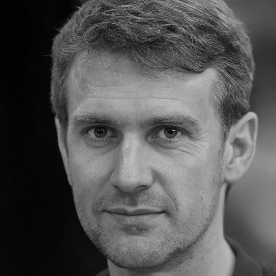 Portrait de Marc Dubois, spécialiste en psychologie financière